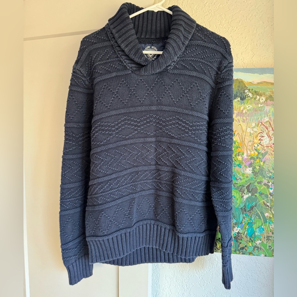 American Eagle Outfitters men’s navy sweater, size large